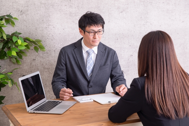 不動産会社の社員